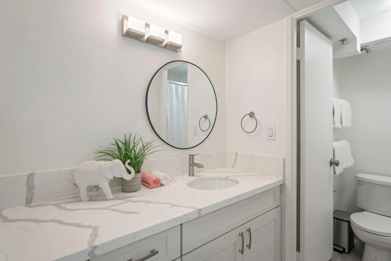 Hawaiian Monarch Penthouse 104 By Hawaii Ocean Club Apartment Honolulu United States