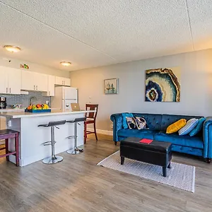 Free Parking, Pool, Sauna, Spa, Wifi, Bbq, Ac - Waikiki Banyan Apartment
