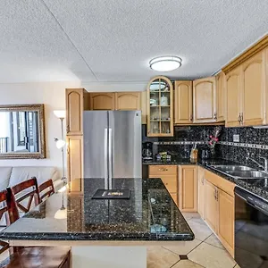 Waikiki Banyan Ocean View Apartment